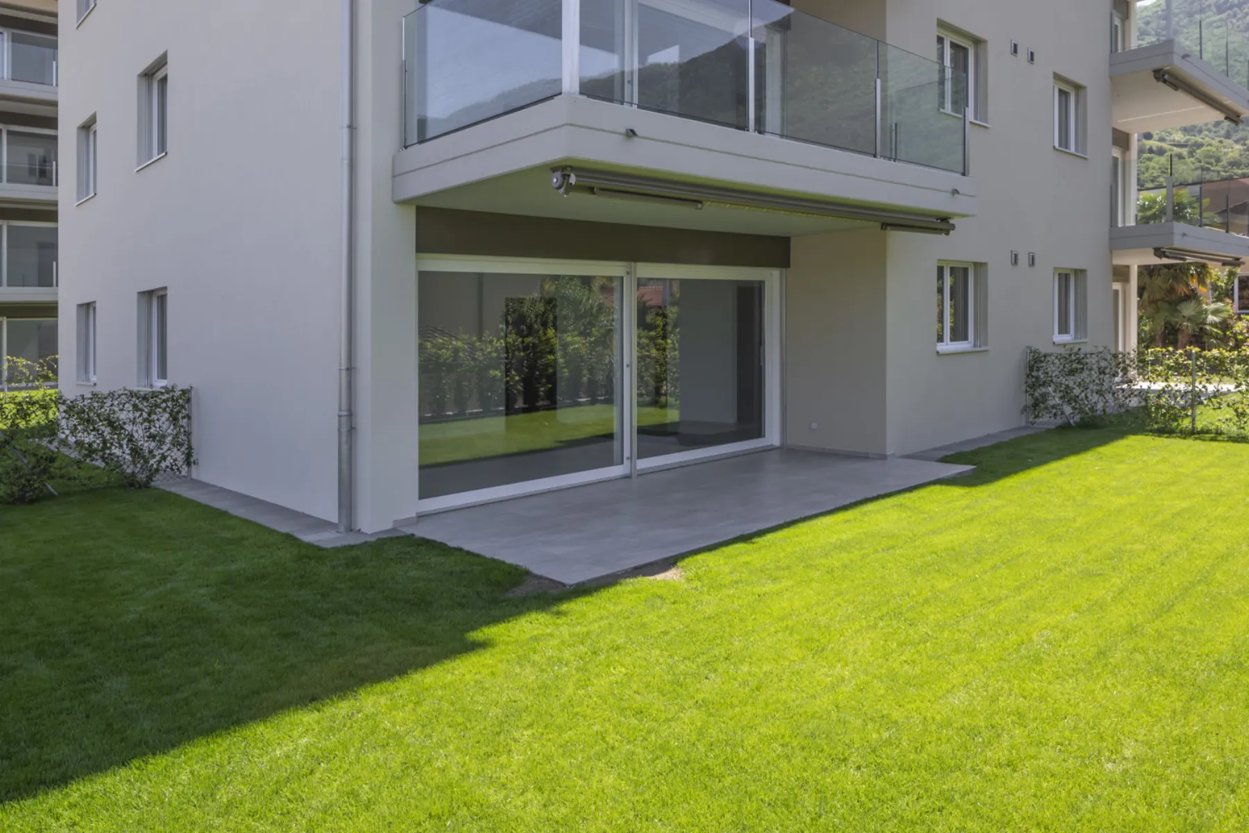 Appartamento al piano terra con vetrata e giardino